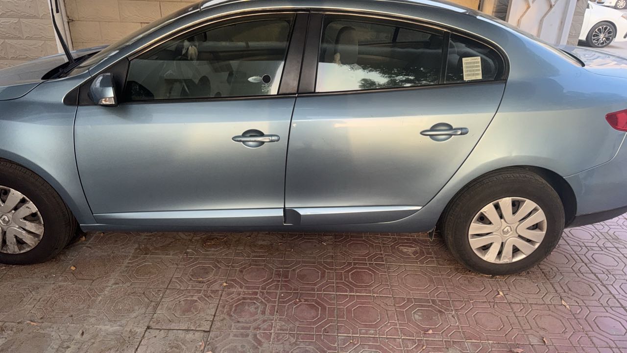 Car Image 2011 RENAULT FLUENCE 