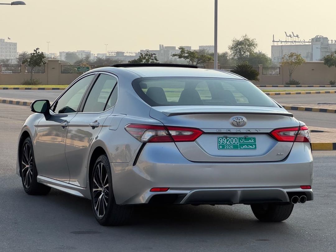 Car Image 2018 TOYOTA CAMRY SE
