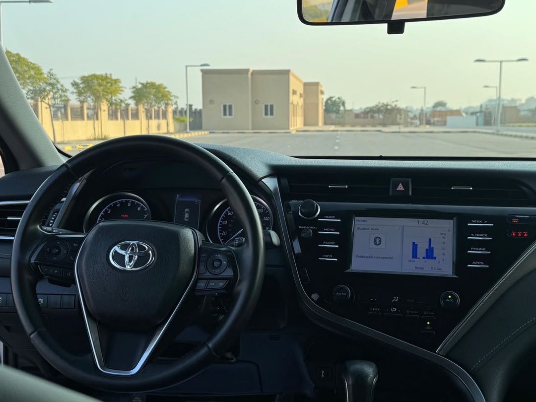 Car Image 2018 TOYOTA CAMRY SE