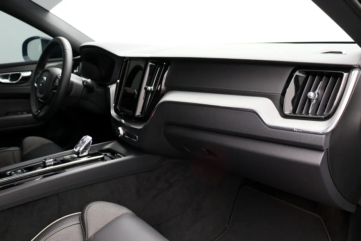 Car Image 2023 VOLVO XC60 