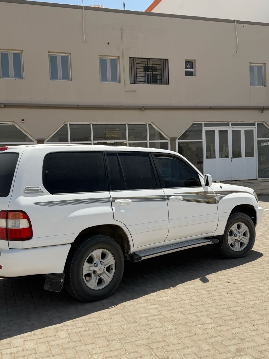 Car Image 1999 TOYOTA LAND CRUISER GX