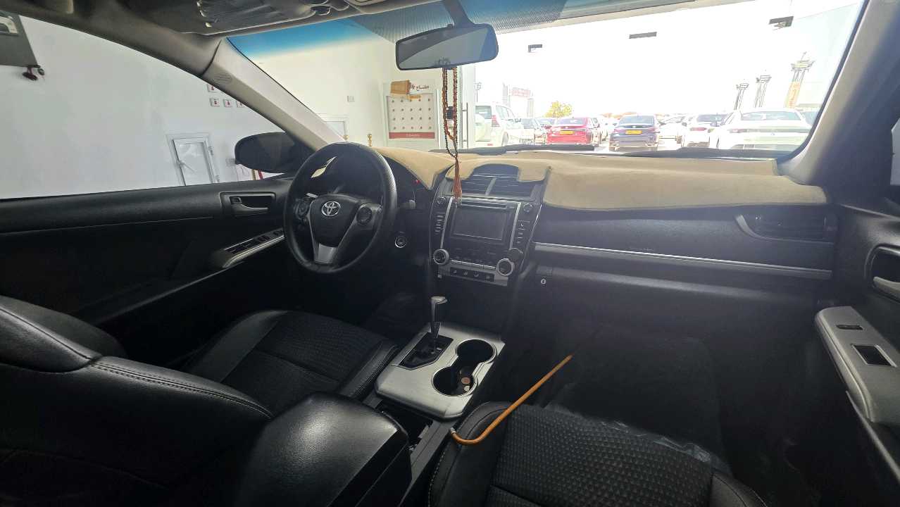 Car Image 2013 TOYOTA CAMRY SE