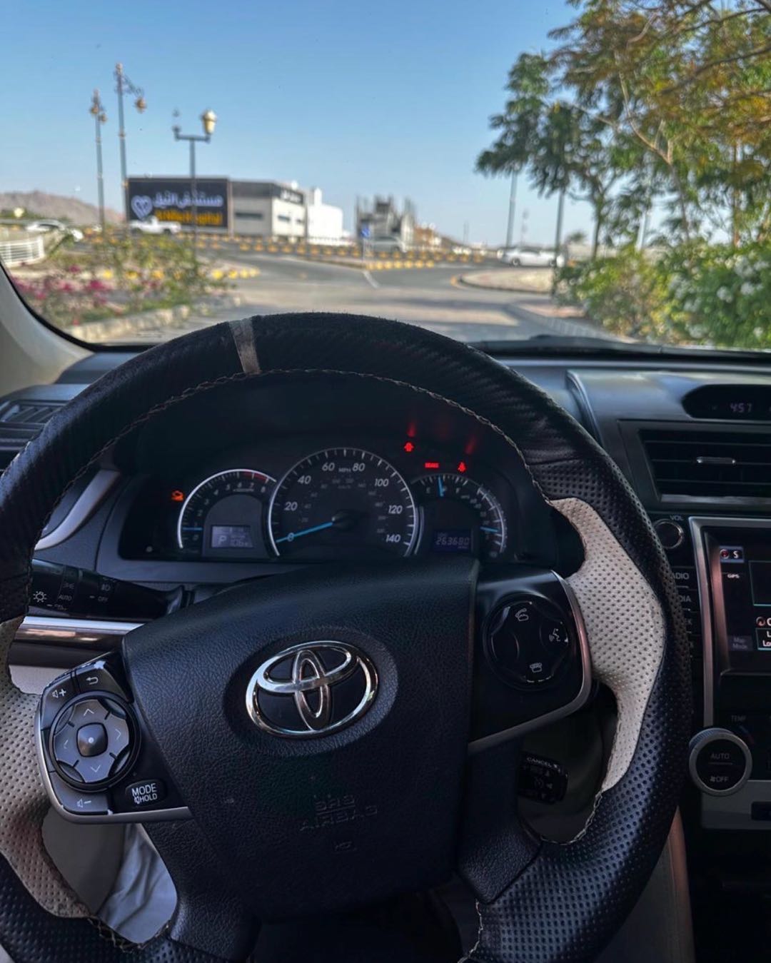 Car Image 2013 TOYOTA CAMRY XLE