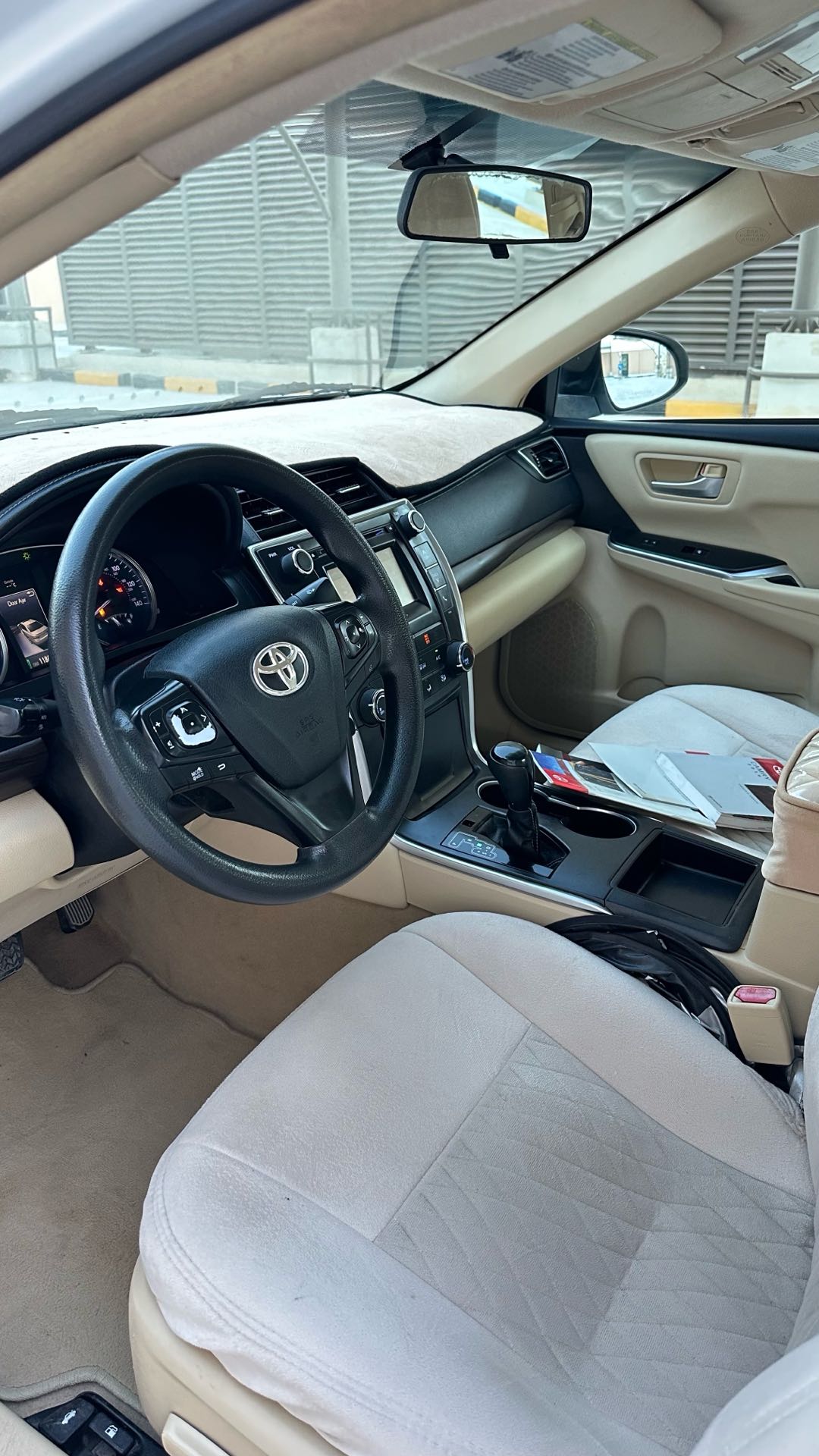Car Image 2016 TOYOTA CAMRY LE