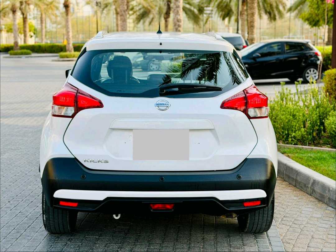 Car Image 2018 NISSAN KICKS 