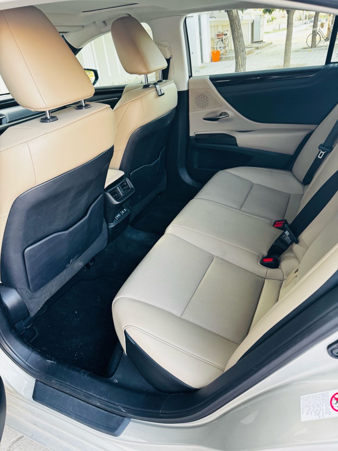 Car Image 2019 LEXUS ES 350