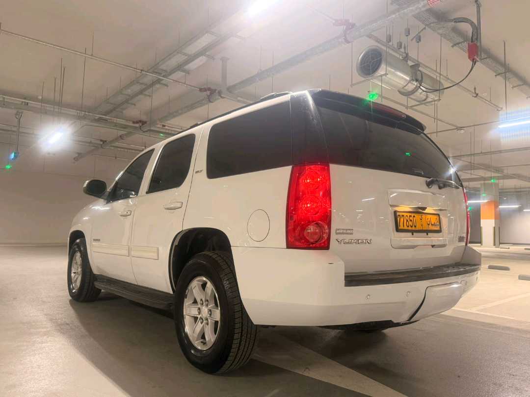 Car Image 2012 GMC YUKON SLT