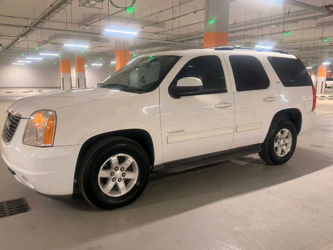 Car Image 2012 GMC YUKON SLT