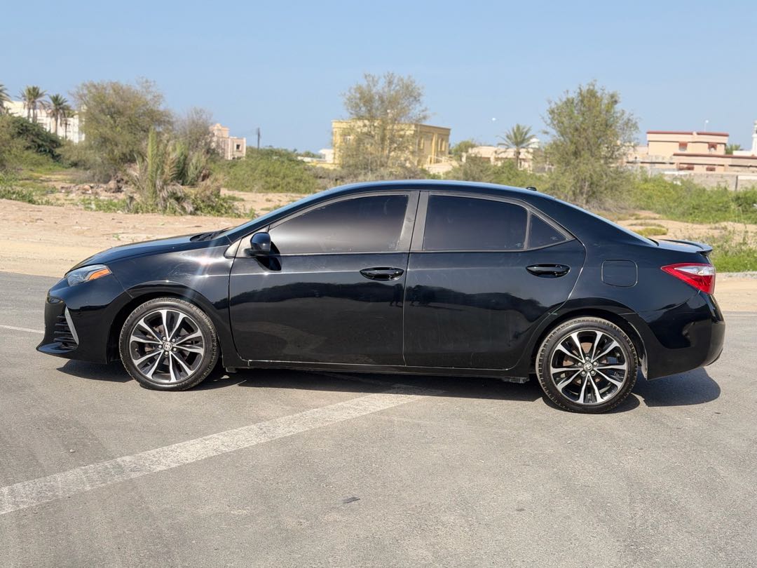 Car Image 2015 TOYOTA COROLLA LE