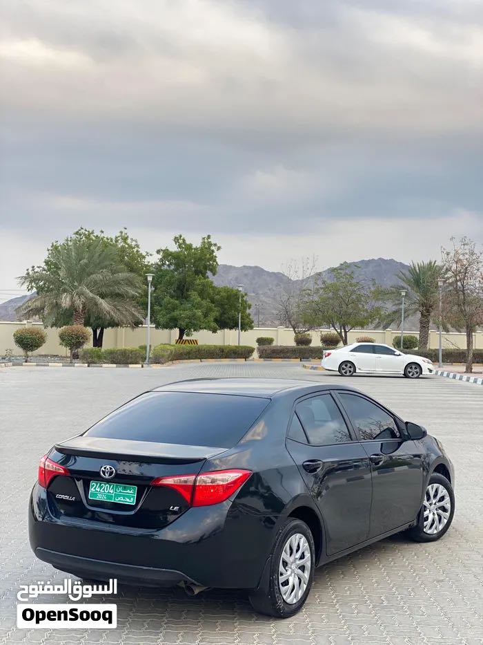 Car Image 2018 TOYOTA COROLLA LE