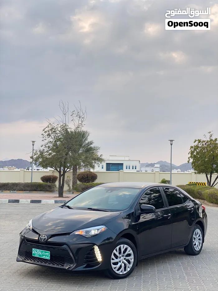 Car Image 2018 TOYOTA COROLLA LE