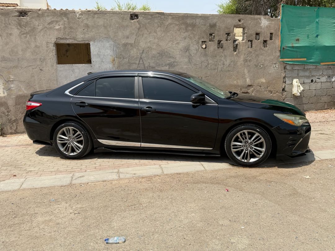 Car Image 2015 TOYOTA CAMRY SE