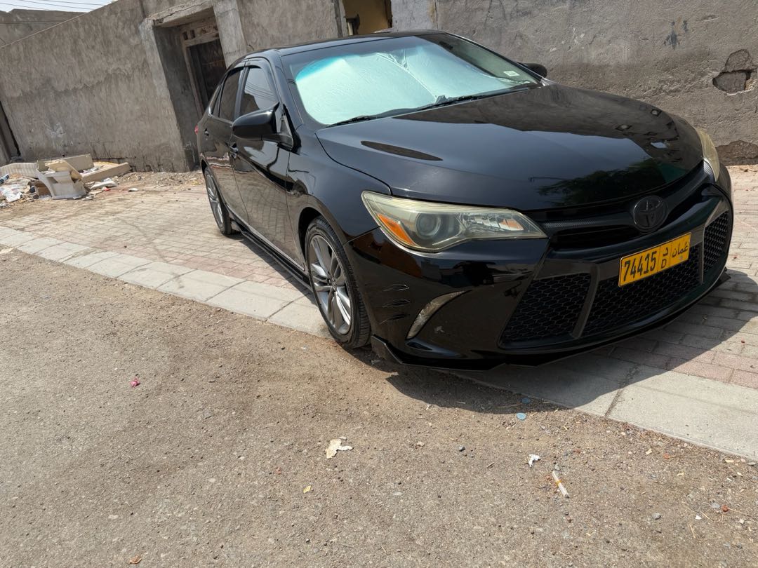 Car Image 2015 TOYOTA CAMRY SE
