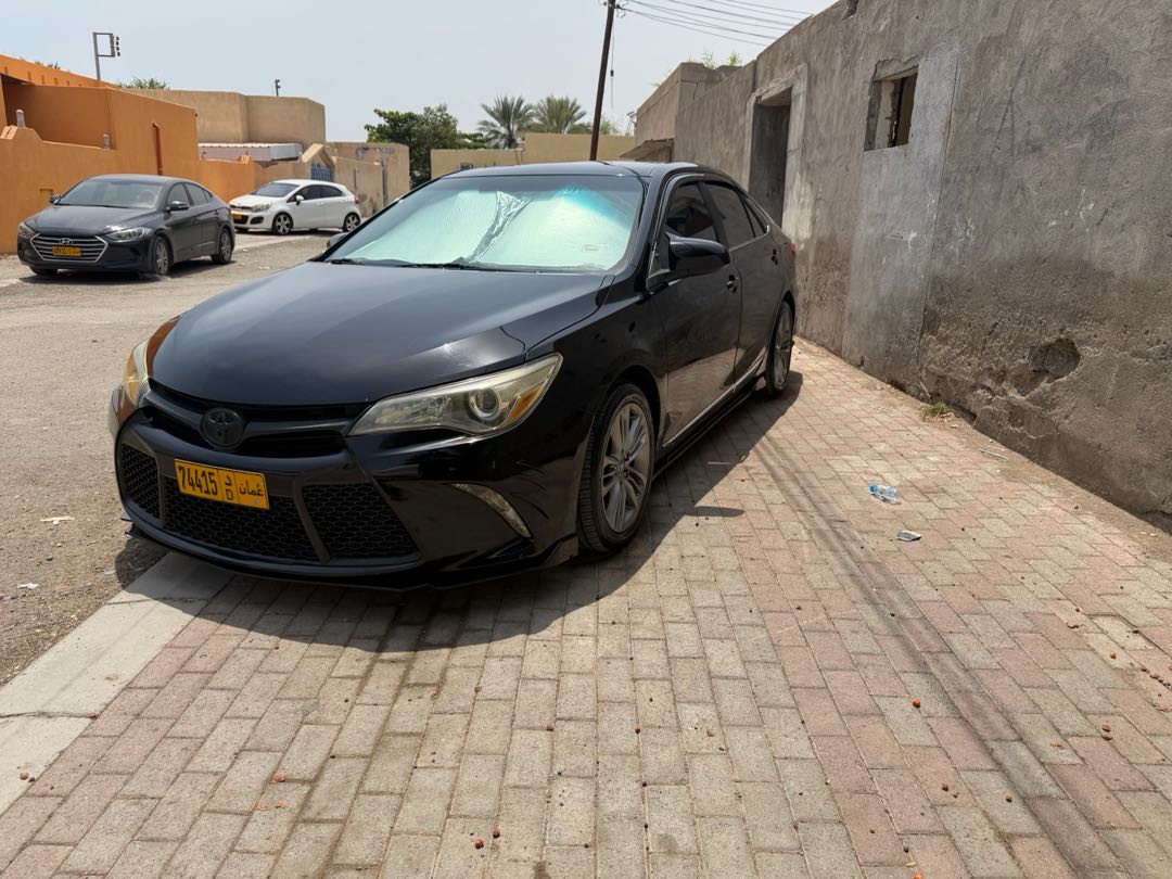 Car Image 2015 TOYOTA CAMRY SE