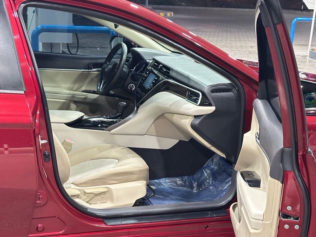 Car Image 2018 TOYOTA CAMRY LE
