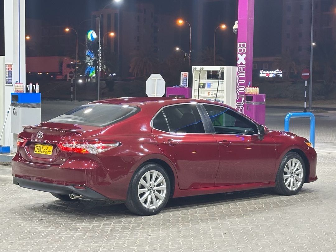 Car Image 2018 TOYOTA CAMRY LE