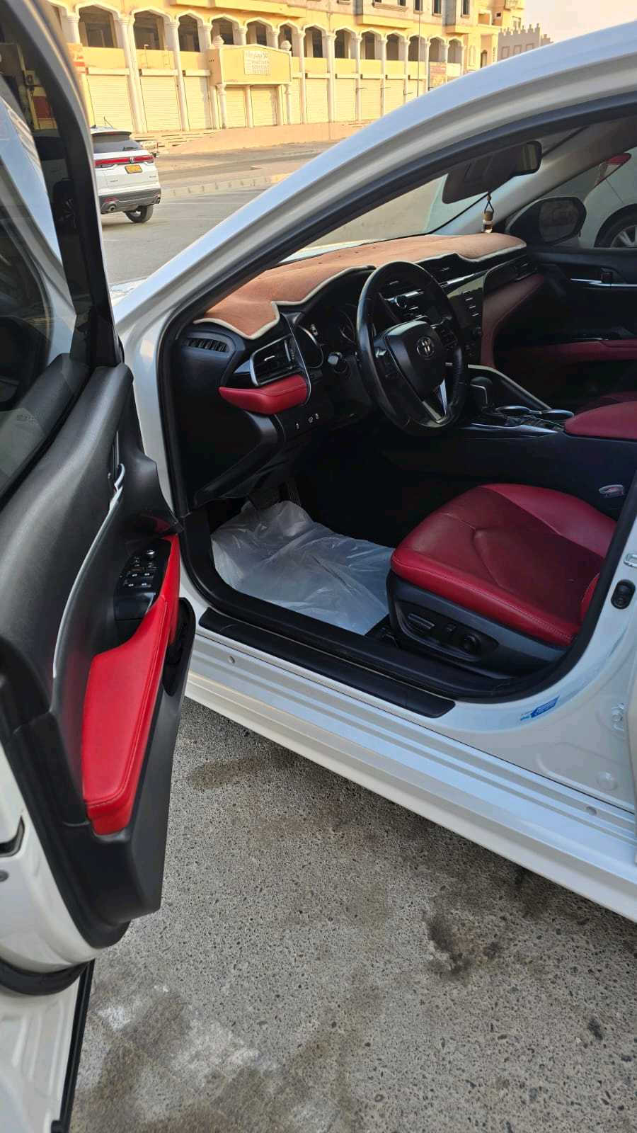 Car Image 2018 TOYOTA CAMRY SE