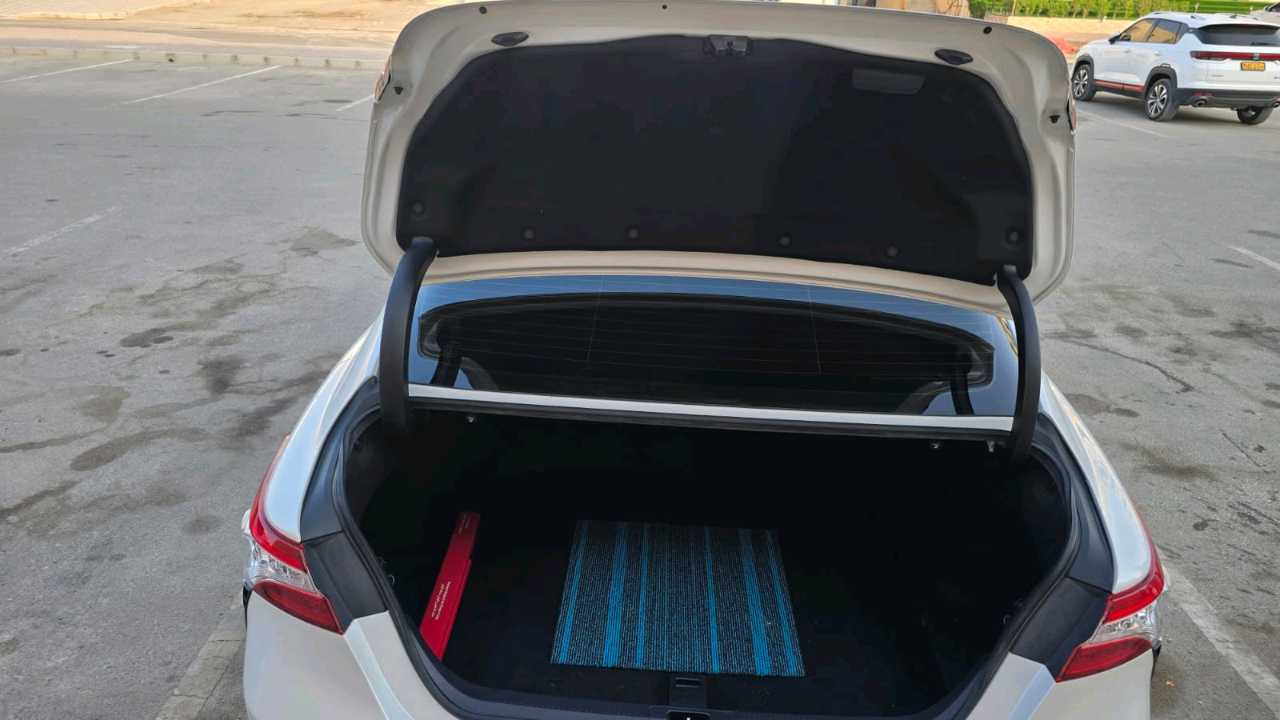 Car Image 2018 TOYOTA CAMRY SE