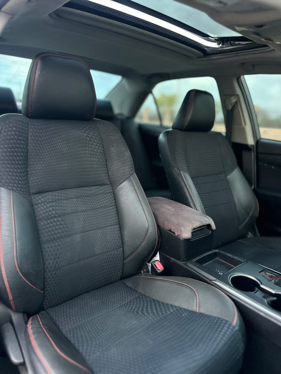 Car Image 2015 TOYOTA CAMRY SE