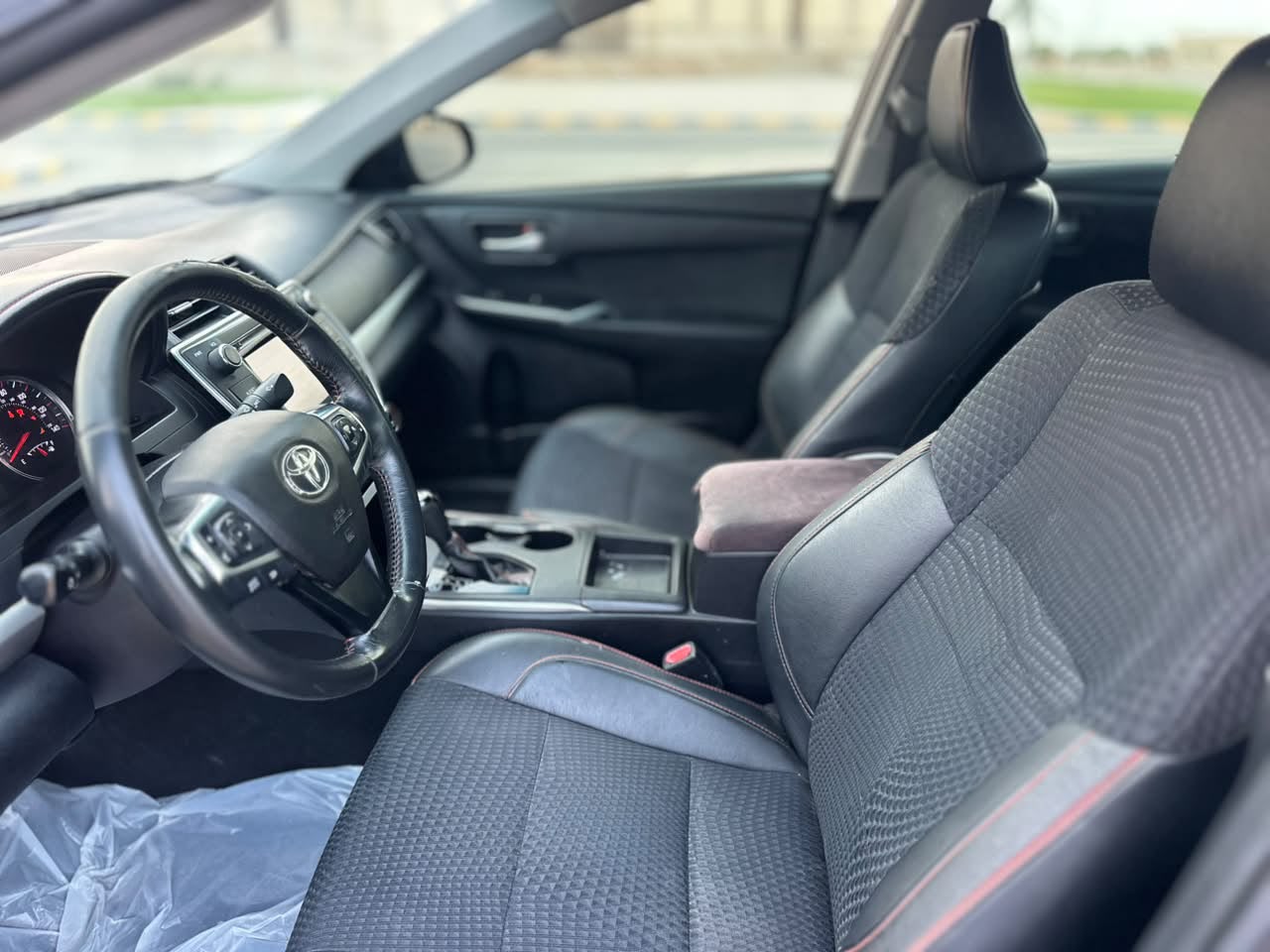 Car Image 2015 TOYOTA CAMRY SE