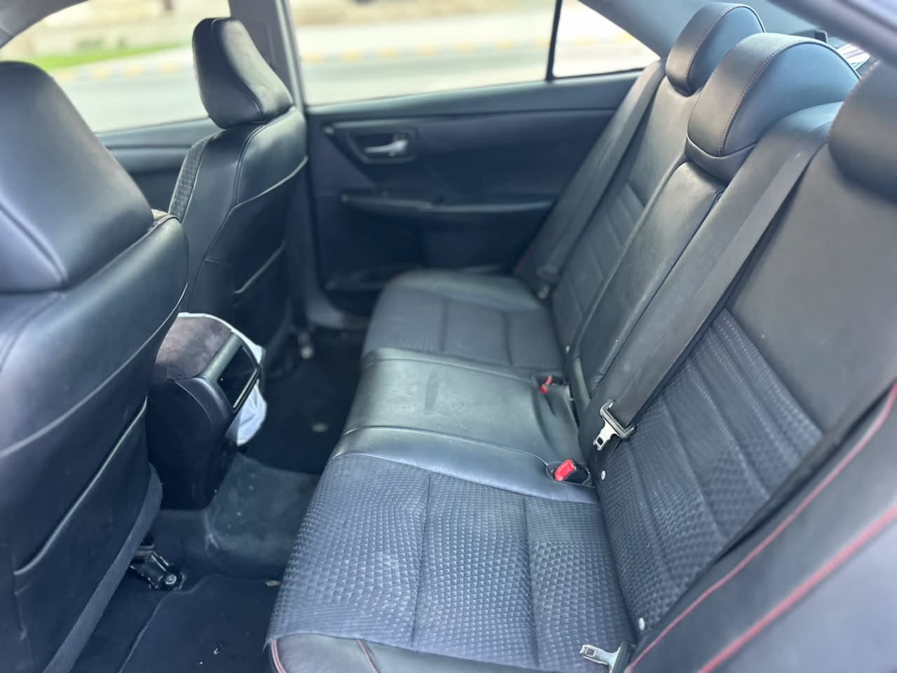 Car Image 2015 TOYOTA CAMRY SE