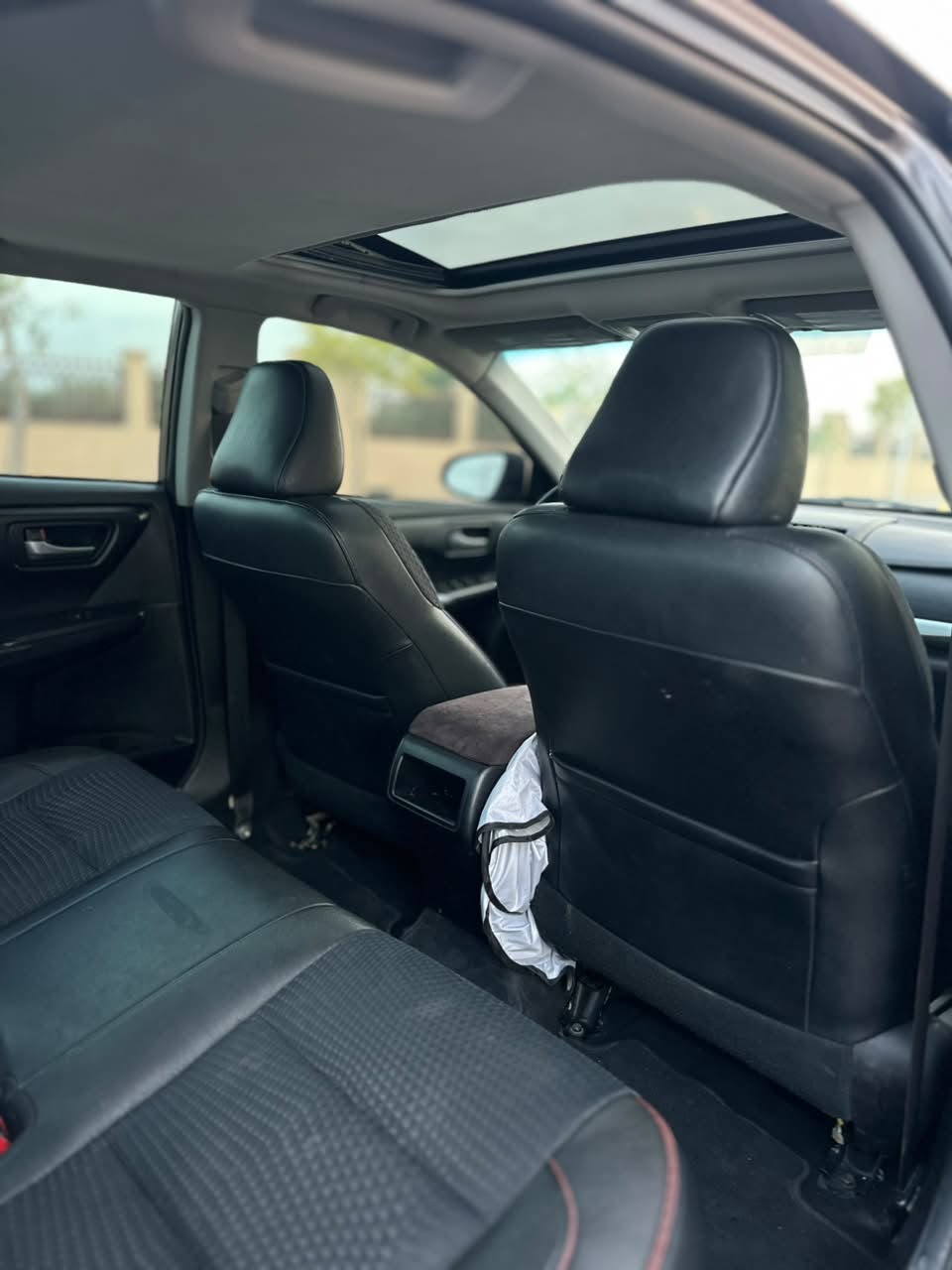 Car Image 2015 TOYOTA CAMRY SE