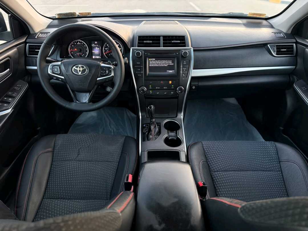 Car Image 2017 TOYOTA CAMRY SE