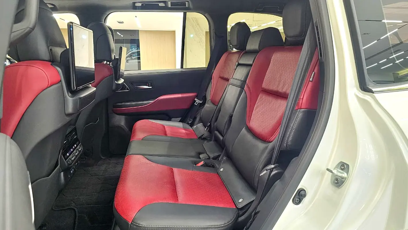 Car Image 2026 TOYOTA LAND CRUISER VX.R