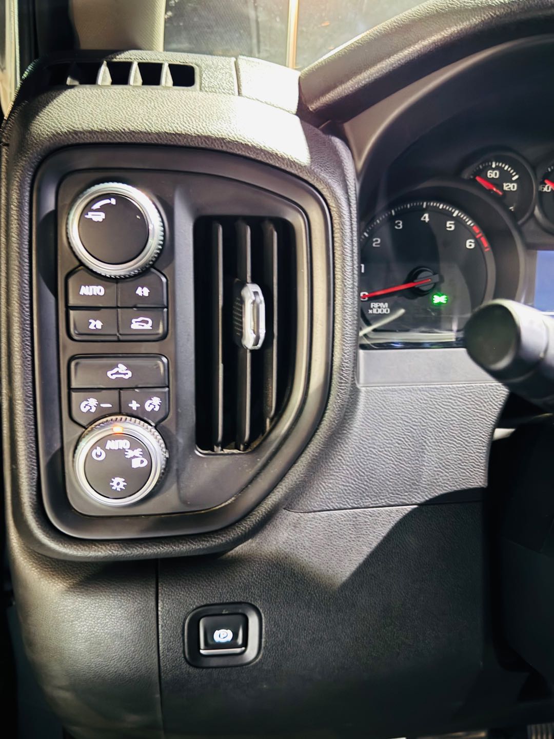Car Image 2019 GMC SIERRA 1500 SLE