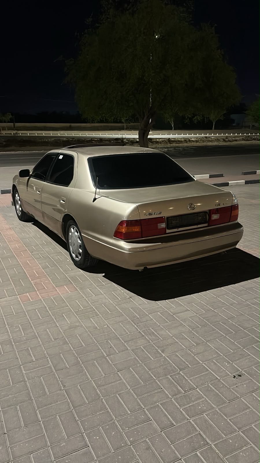 Car Image 1996 LEXUS LS 400