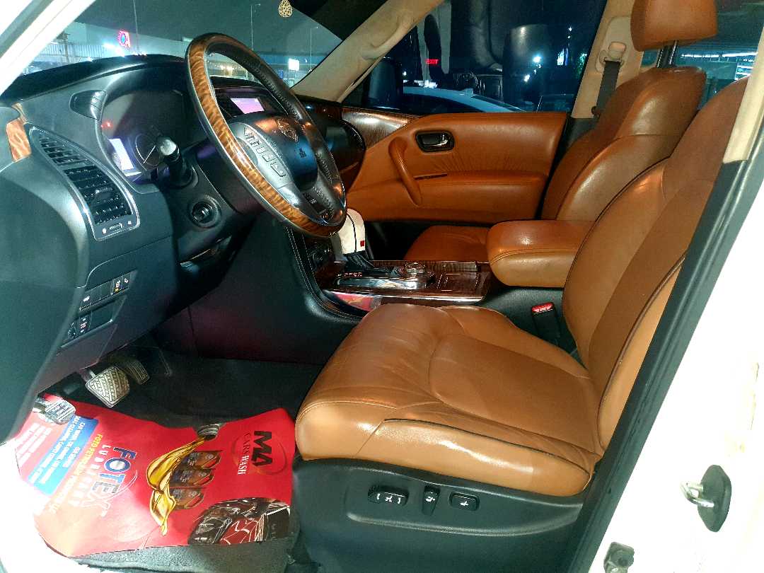 Car Image 2015 NISSAN PATROL LE