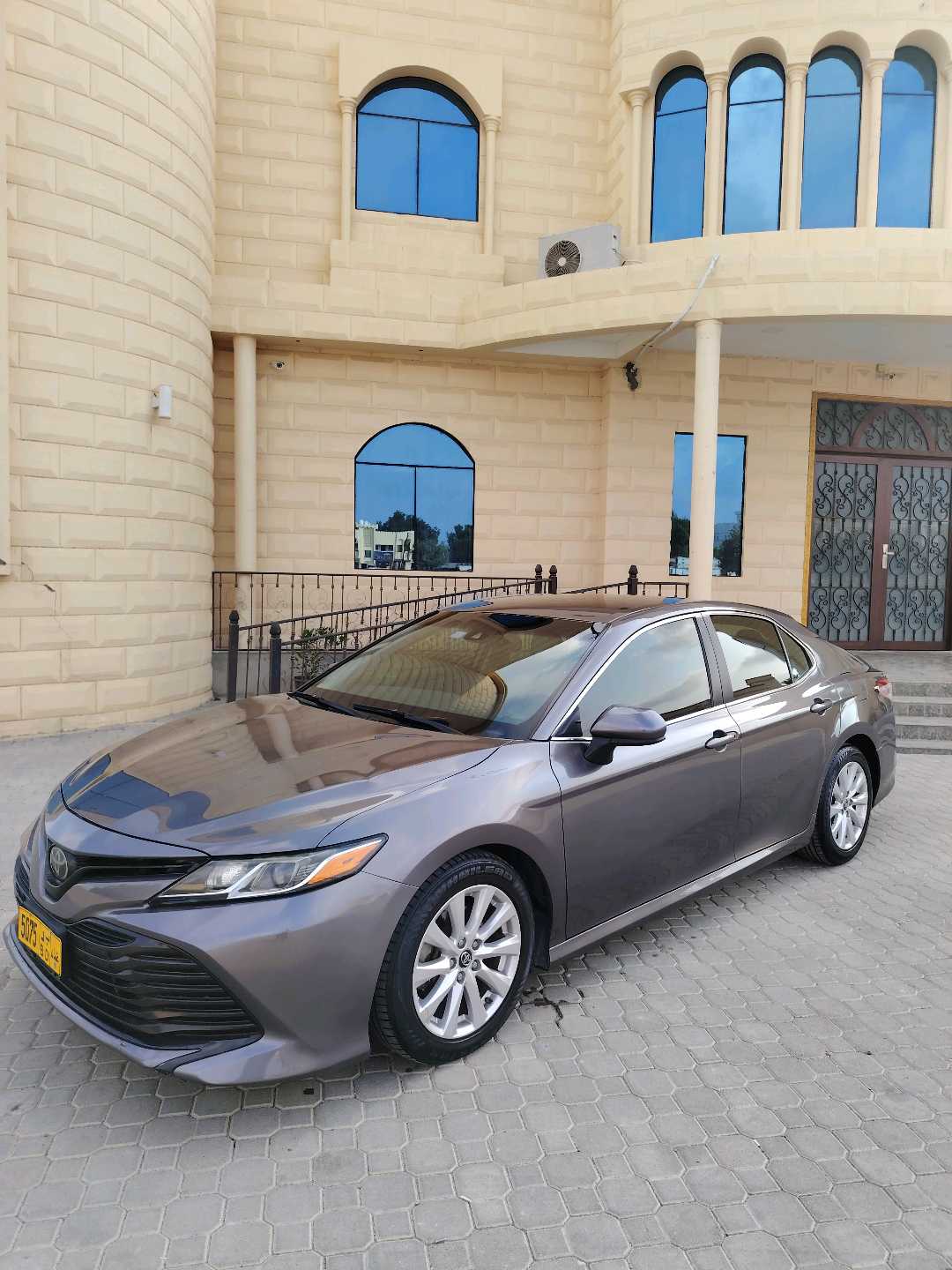 Car Image 2018 TOYOTA CAMRY LE