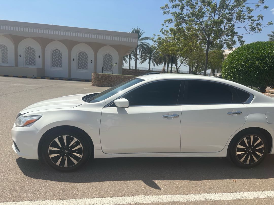 Car Image 2018 NISSAN ALTIMA SV