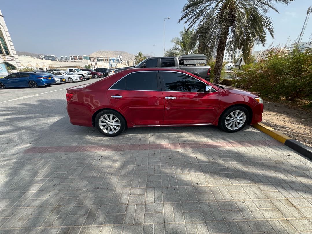 Car Image 2012 TOYOTA CAMRY XLE