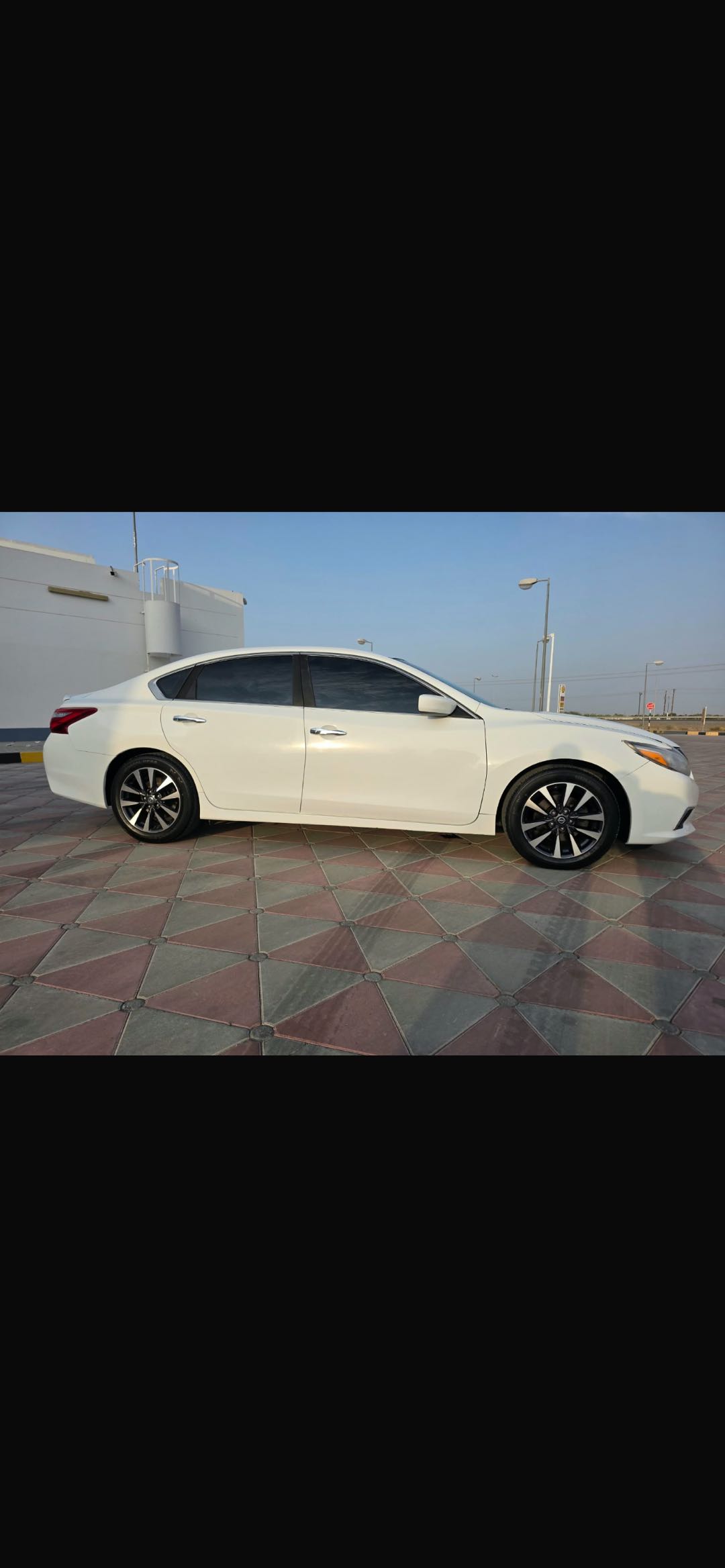 Car Image 2018 NISSAN ALTIMA SV