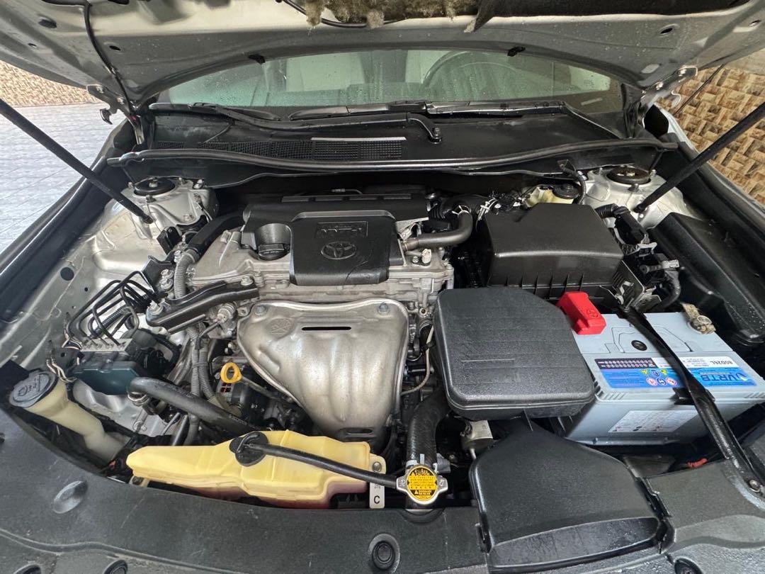 Car Image 2015 TOYOTA CAMRY LE