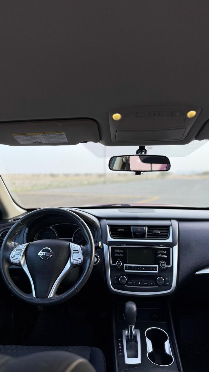 Car Image 2017 NISSAN ALTIMA SV