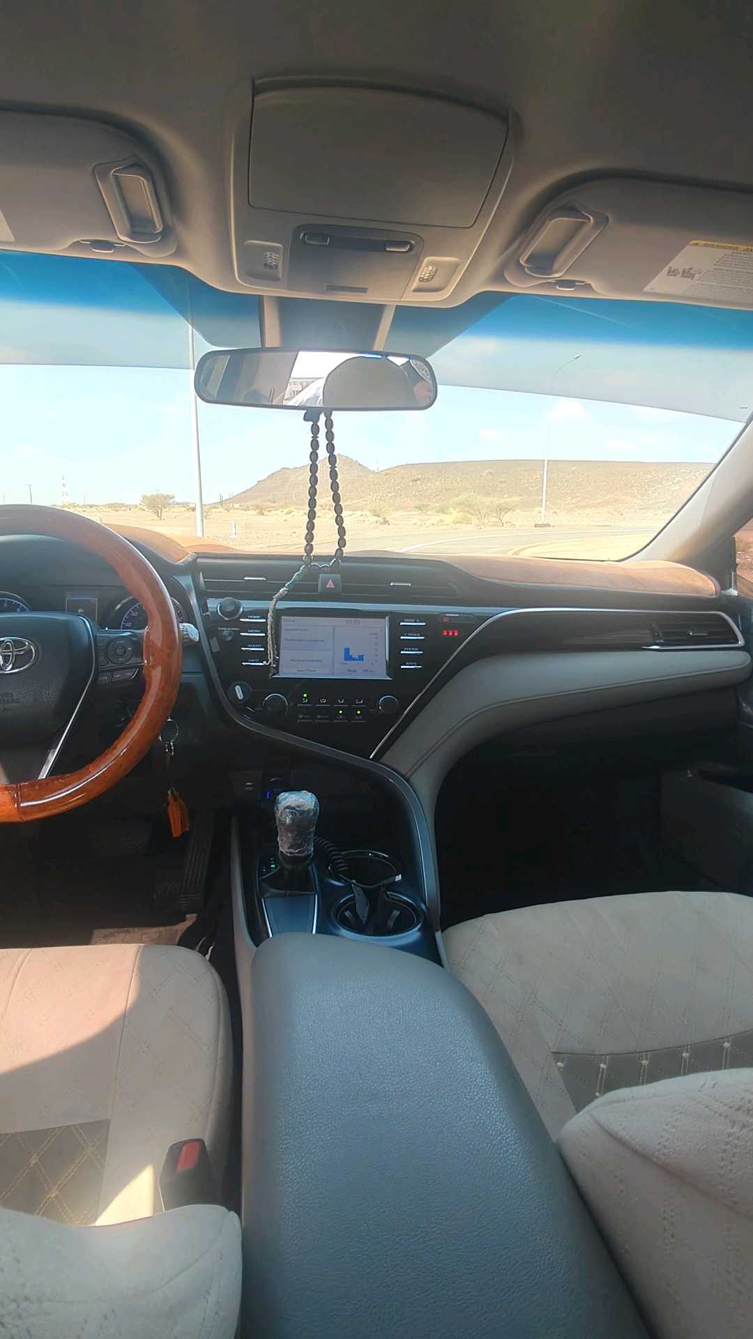 Car Image 2018 TOYOTA CAMRY LE