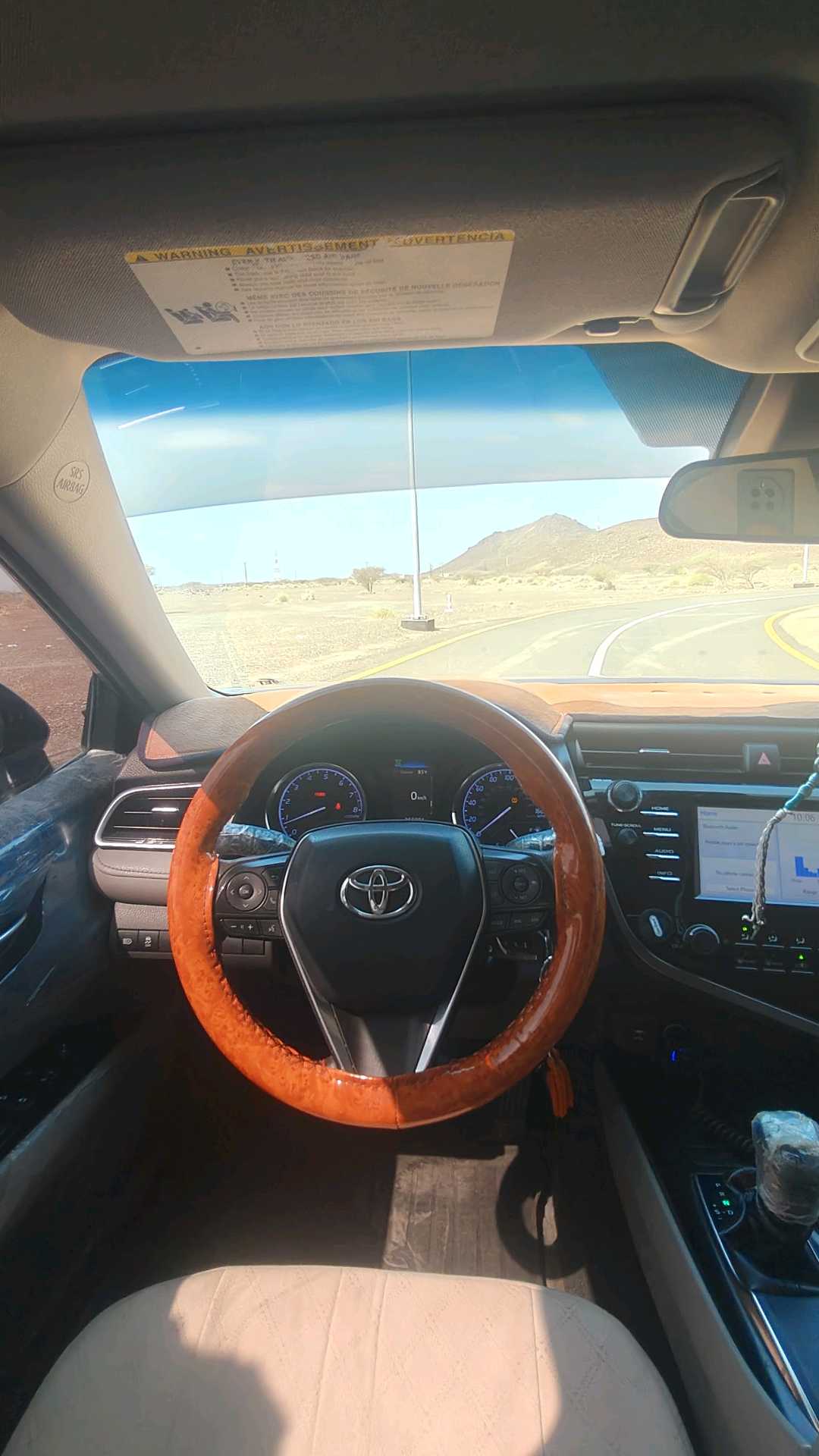 Car Image 2018 TOYOTA CAMRY LE
