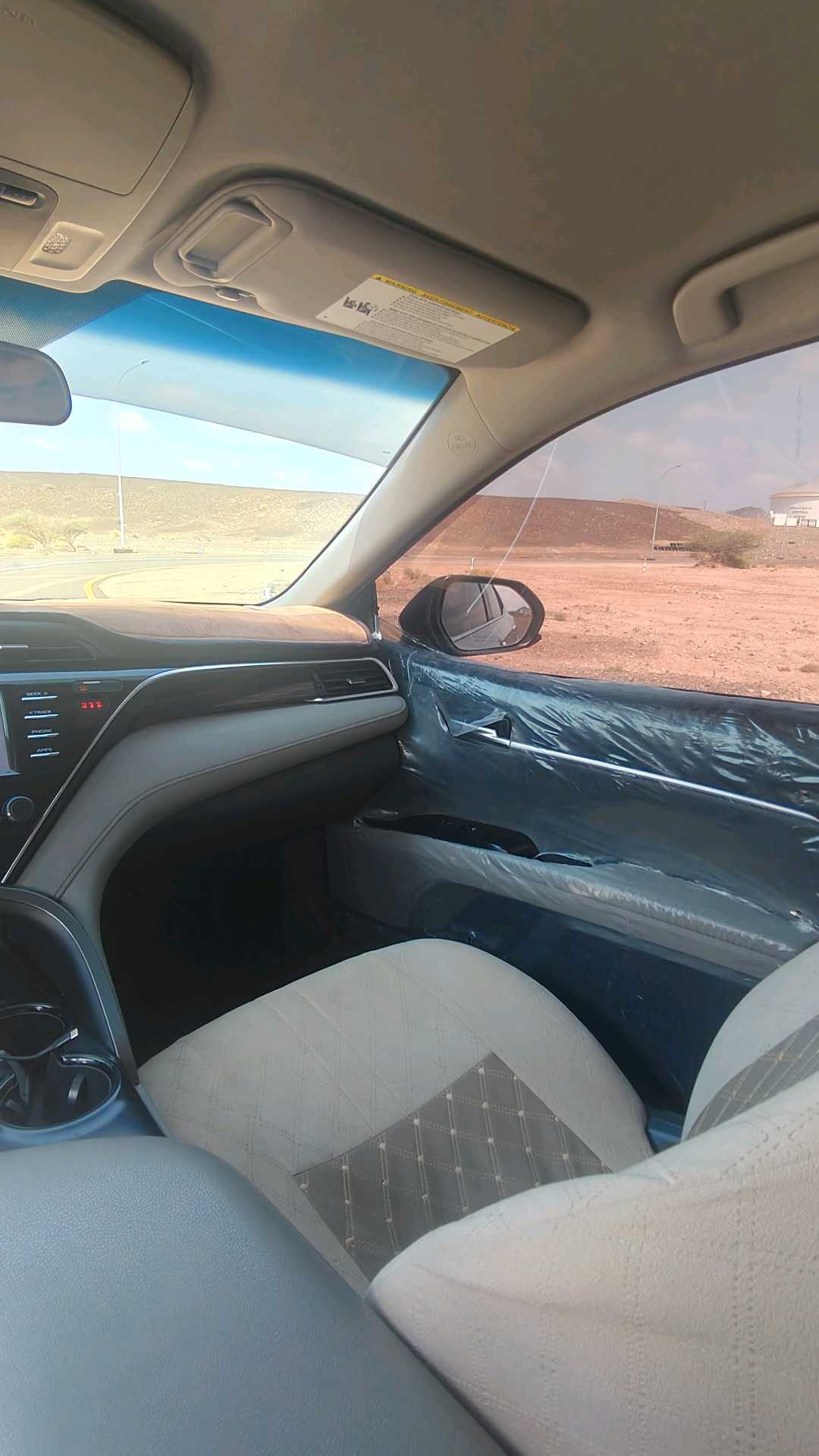 Car Image 2018 TOYOTA CAMRY LE