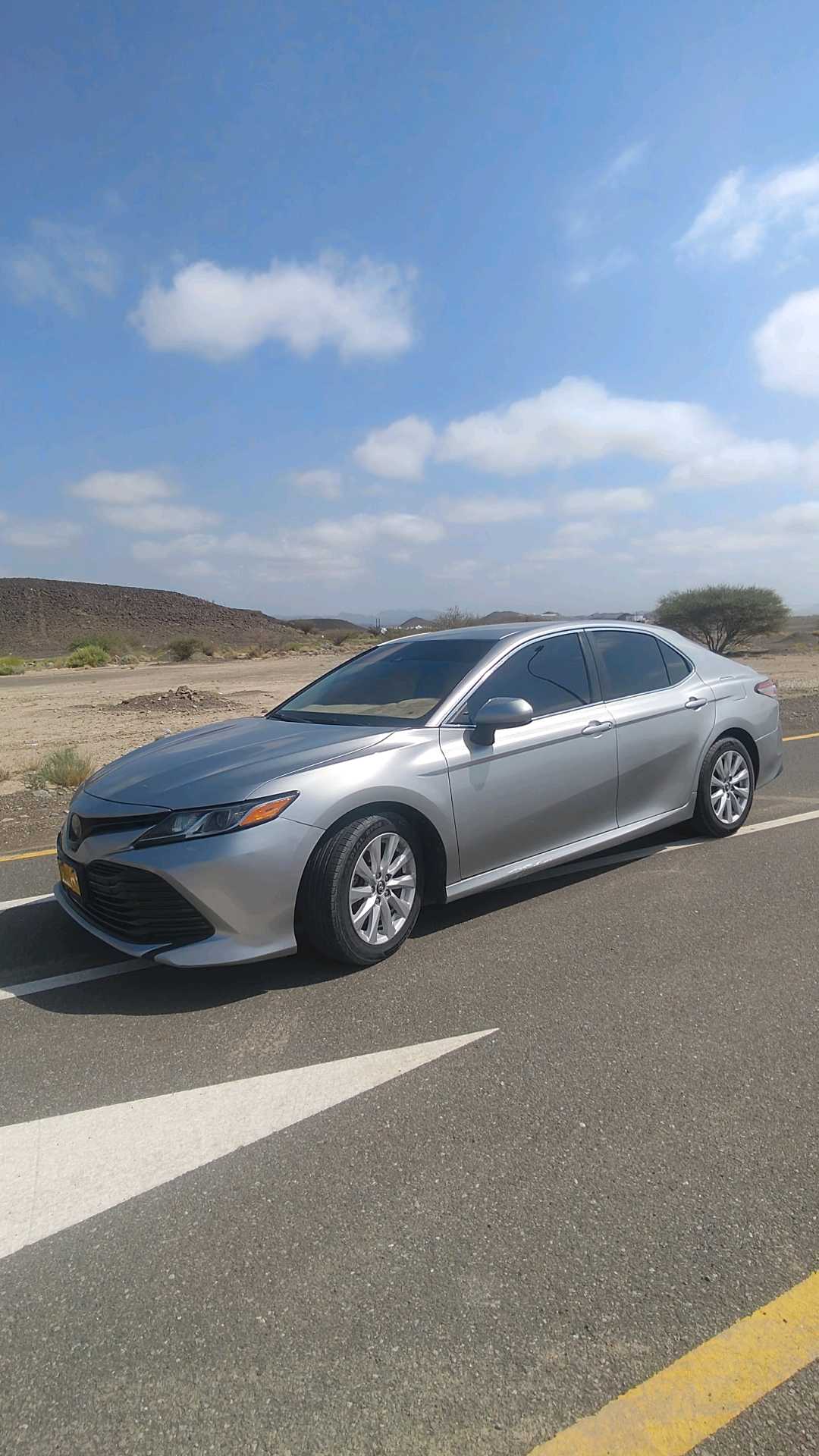 Car Image 2018 TOYOTA CAMRY LE