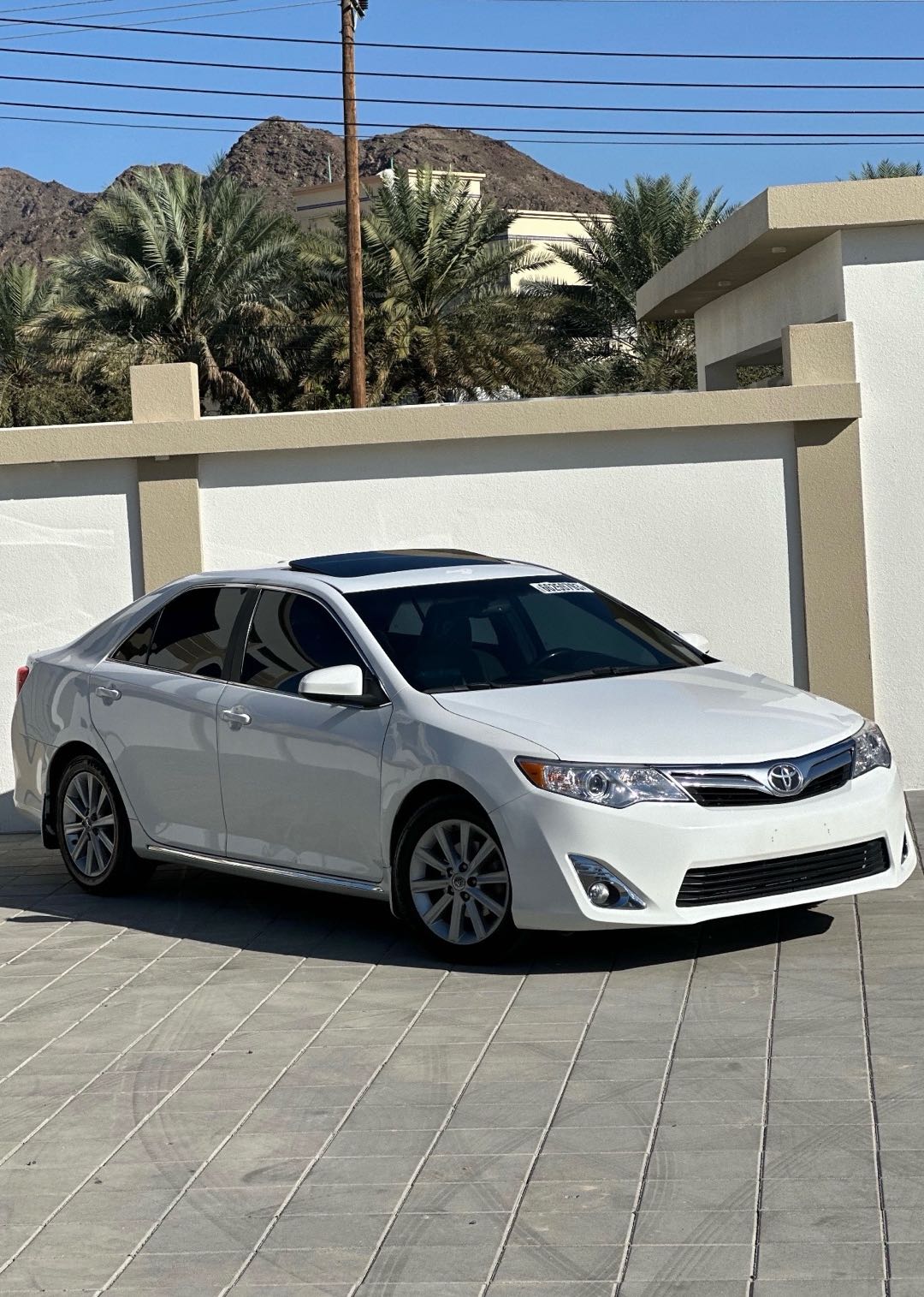 Car Image 2012 TOYOTA CAMRY XLE