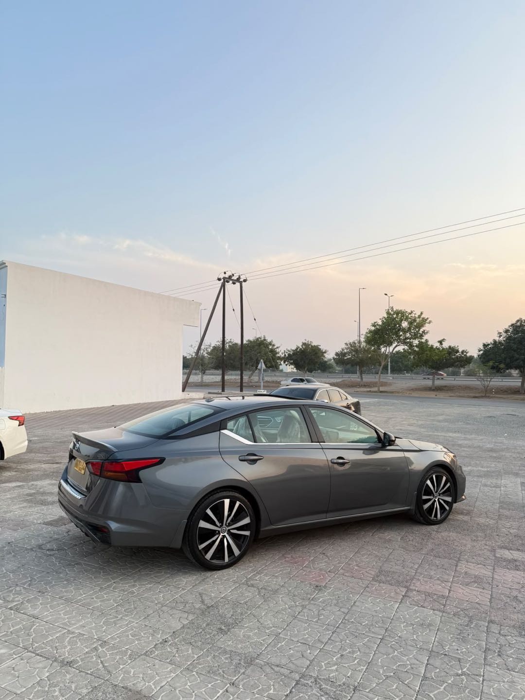 Car Image 2019 NISSAN ALTIMA SR