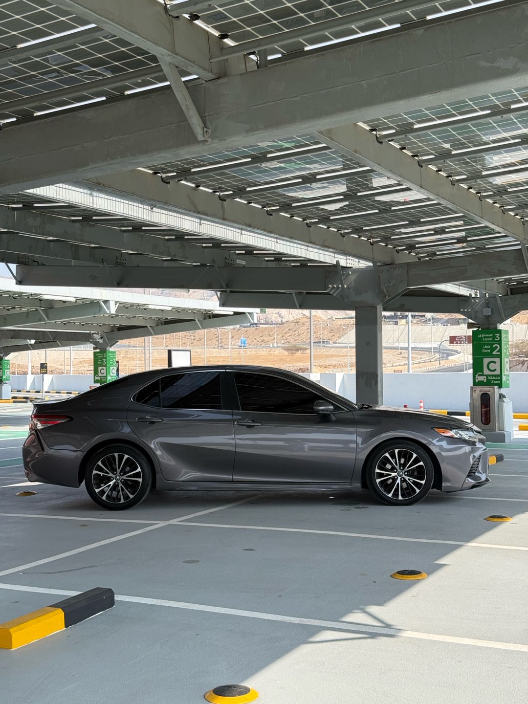 Car Image 2018 TOYOTA CAMRY SE