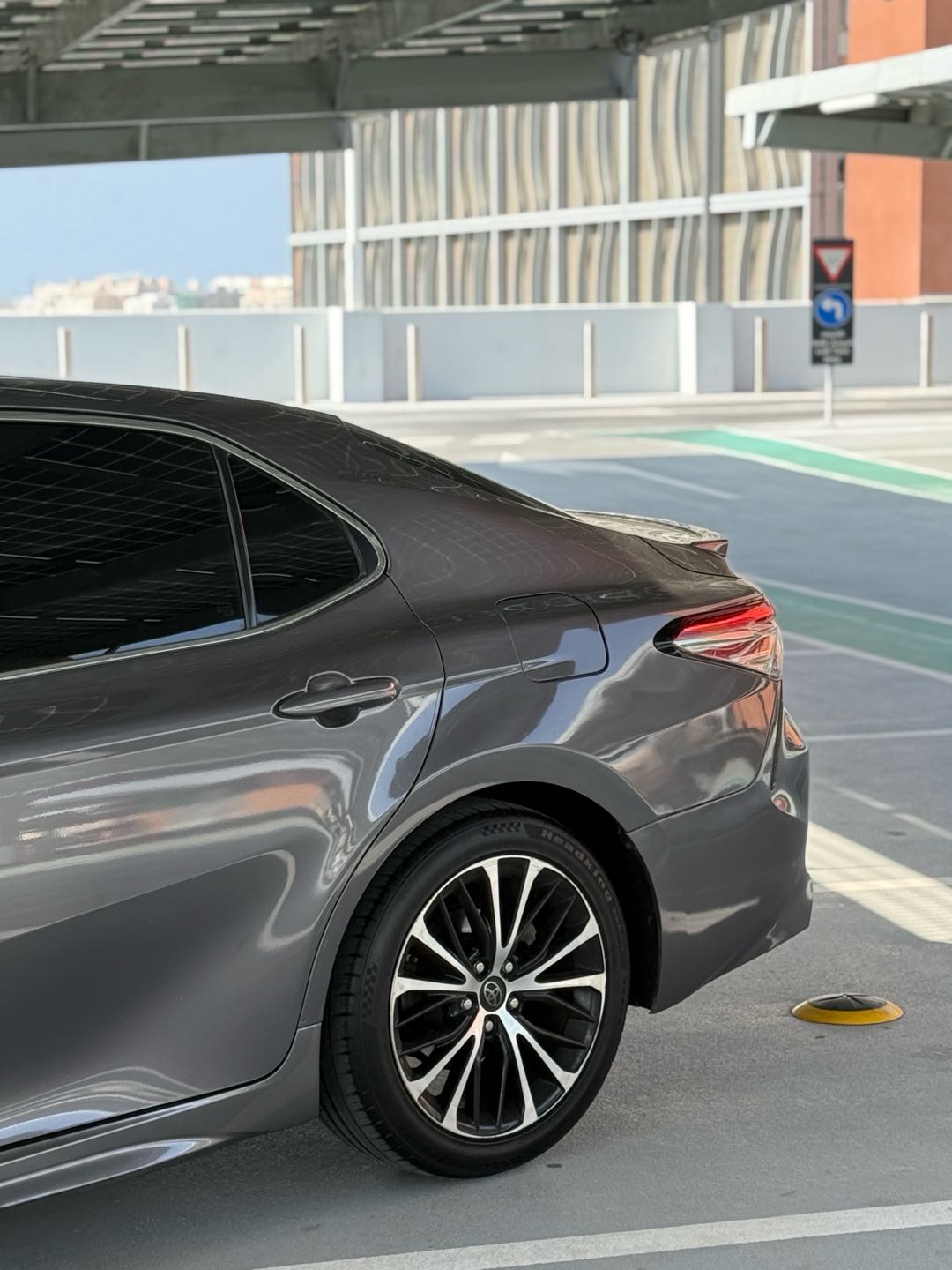 Car Image 2018 TOYOTA CAMRY SE