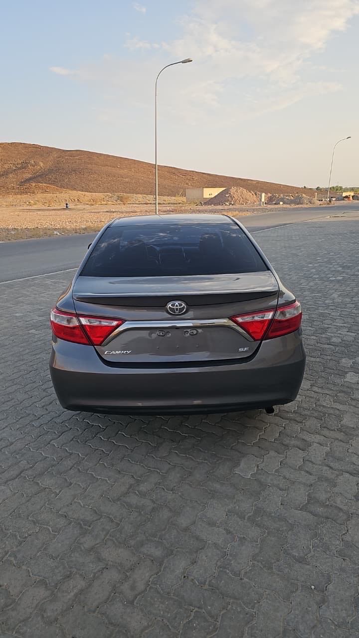 Car Image 2017 TOYOTA CAMRY SE