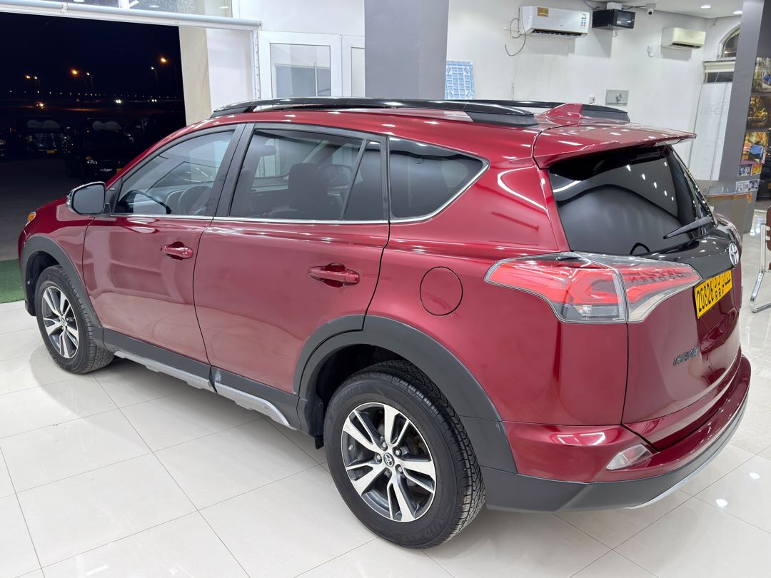 Car Image 2018 TOYOTA RAV4 XLE
