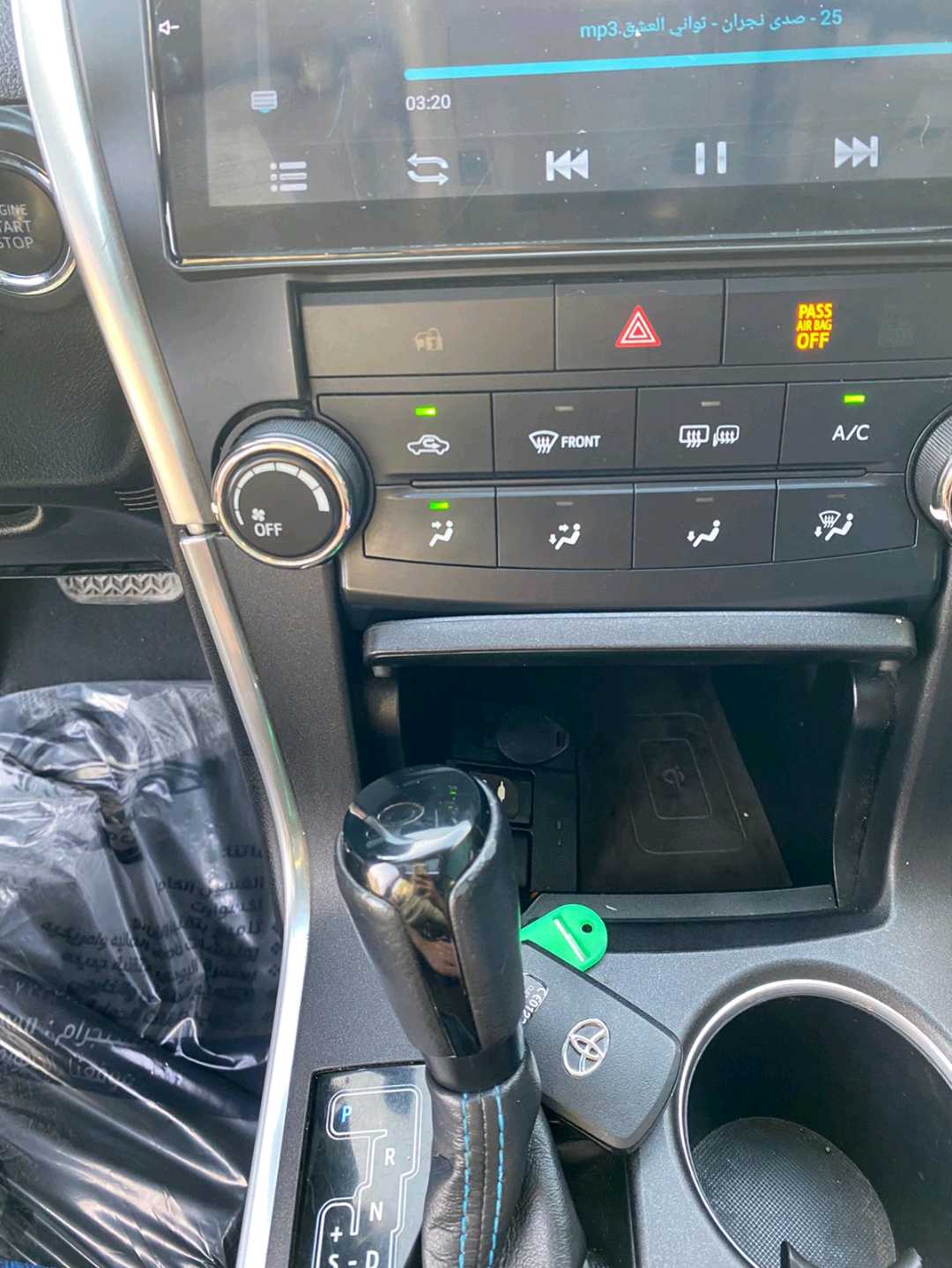 Car Image 2016 TOYOTA CAMRY SE