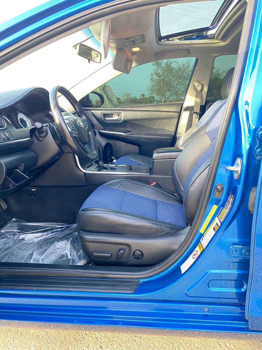 Car Image 2016 TOYOTA CAMRY SE