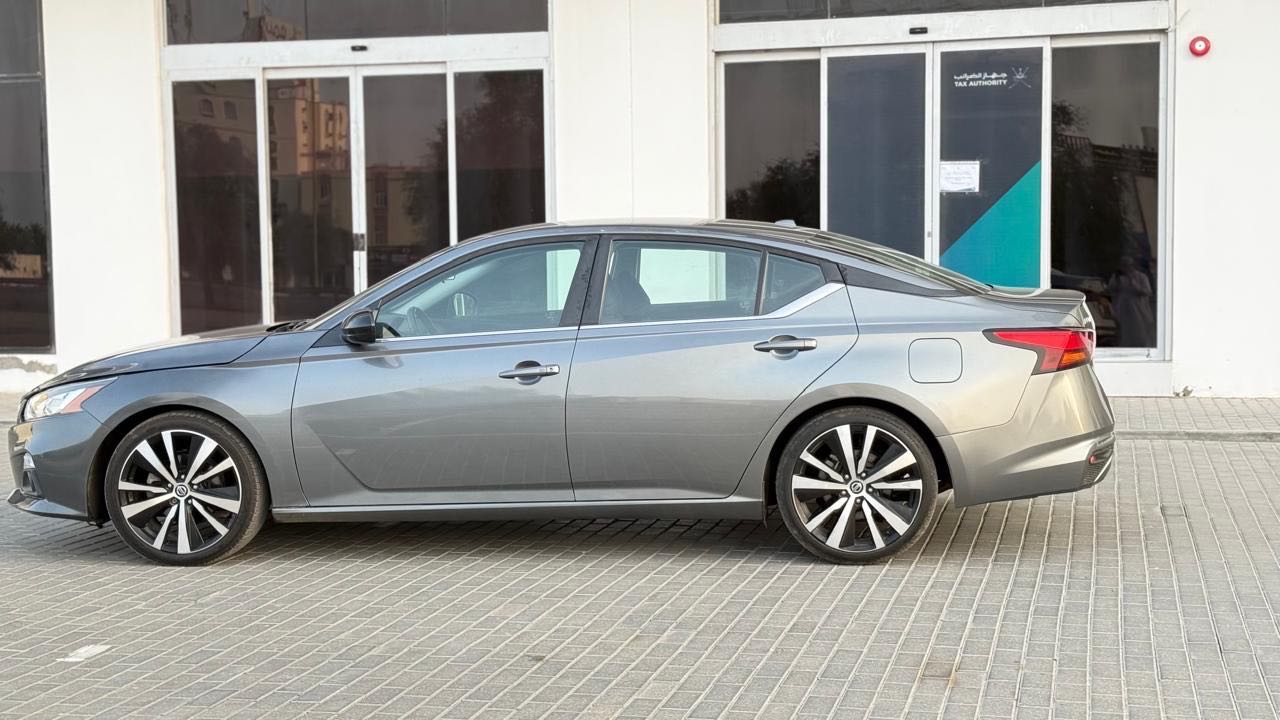 Car Image 2020 NISSAN ALTIMA SR